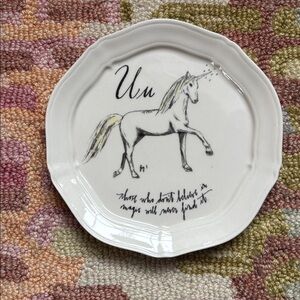 🦄rare🦄Anthropologie Linea Carta Monogram Canapé Plate U Unicorn